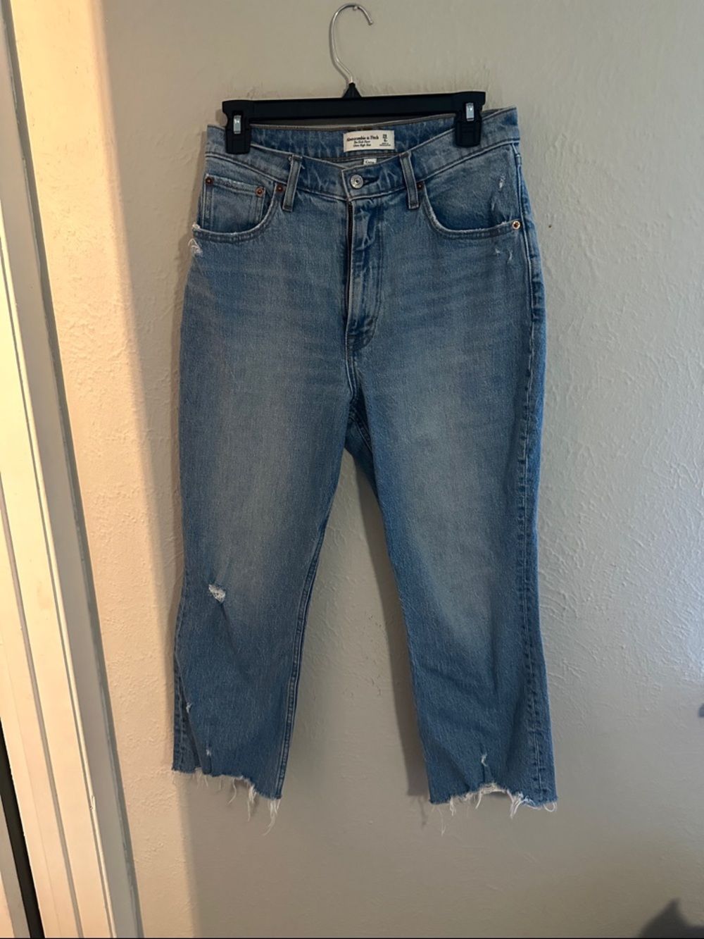Abercrombie & Fitch Light Wash Cropped Straight Jeans